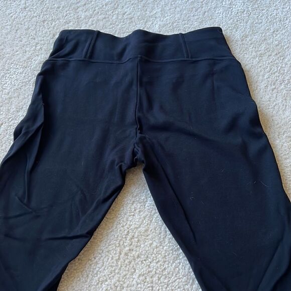 FABLETICS Black Leggings 🖤 - Picture 5 of 5